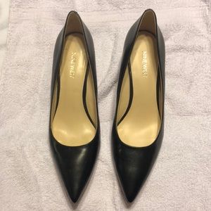 WORN ONCE! Black Nine West kitten heel pimp